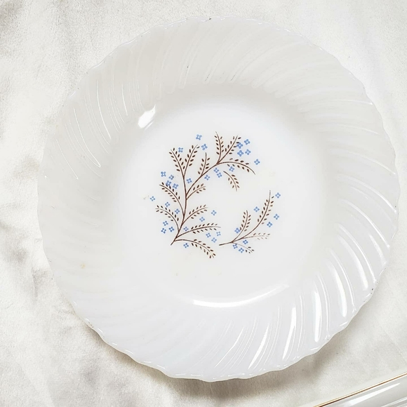 Vintage Milkglass Plate - Picture 2 of 4